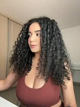 Curlyierr's Live XXX Chat