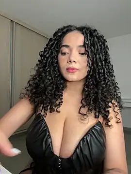 Curlyierr's Webcam Show
