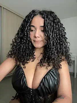 Curlyierr Show in webcam