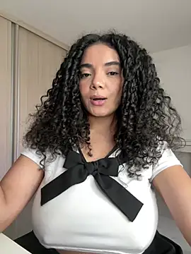 Curlyierr's Live Sex Cam Show
