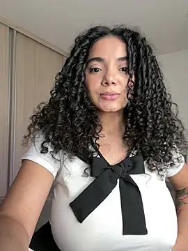 Curlyierr's Live XXX Chat