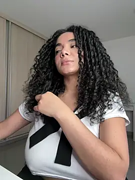 Curlyierr webkamerás műsora