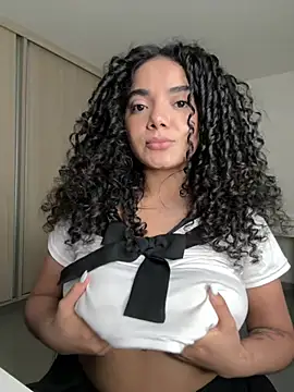 Curlyierr Show in webcam