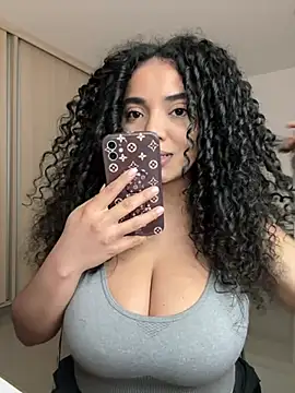 แชท XXX สดของ Curlyierr