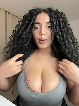 Curlyierr Show in webcam