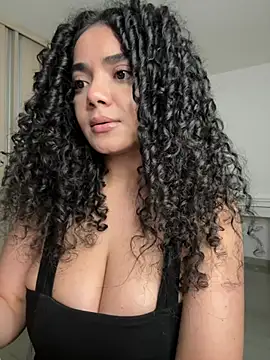 Curlyierr XXX чат на живо