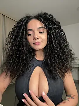 Curlyierr webkamerás műsora