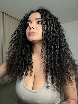 Curlyierr Adlı Modelin Canlı XXX Sohbeti