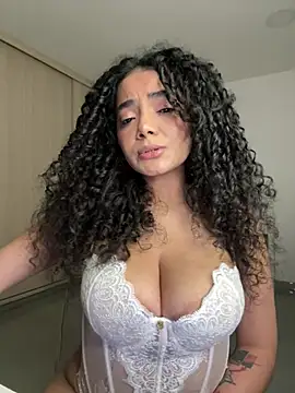 Curlyierr's Webcam Show