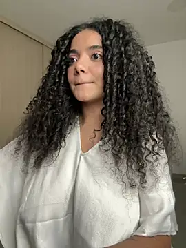 Curlyierr 网络视讯表演
