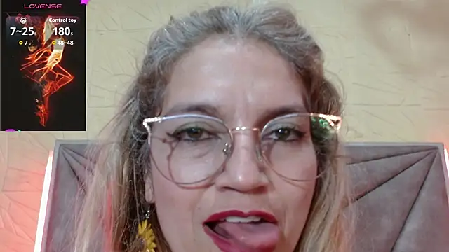 Esmeralda_oikos Chat XXX in diretta