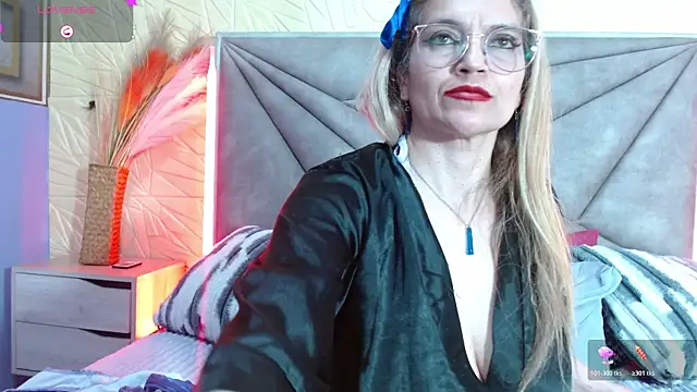 Esmeralda_oikos Live XXX-chat