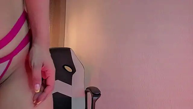 MishaKinki Pertunjukan Webcam