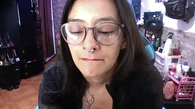 AngelaQueen_ Adlı Modelin Canlı XXX Sohbeti