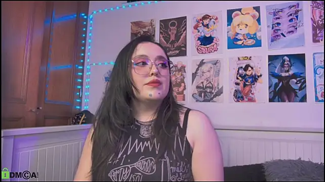 snowblack_ Show in webcam