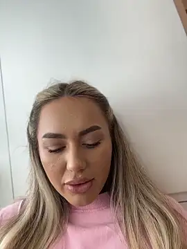 Czat XXX na żywo – BarbieDoll13