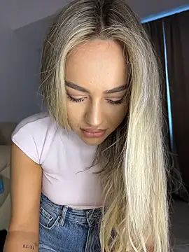 BarbieDoll13: онлай н-секс-чат