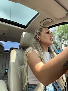 BarbieDoll13 Adlı Modelin Canlı XXX Sohbeti