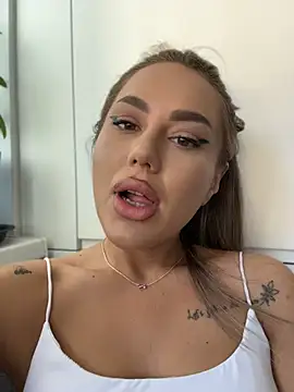 צ'אט XXX בשידור חי של BarbieDoll13