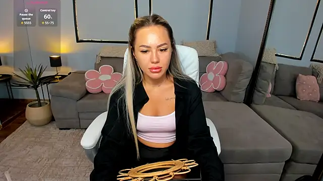 BarbieDoll13 Adlı Modelin Canlı XXX Sohbeti