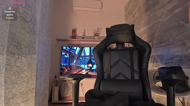 LunaBaker-1's Webcam Show