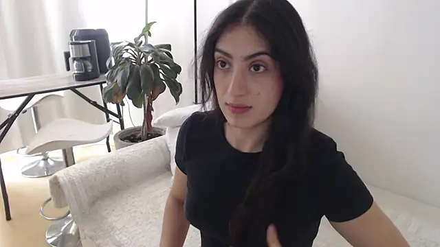MIYESSI – Live XXX-chat