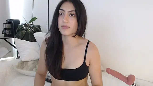 צ'אט XXX בשידור חי של MIYESSI