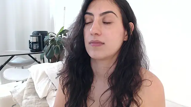 MIYESSI Chat XXX live