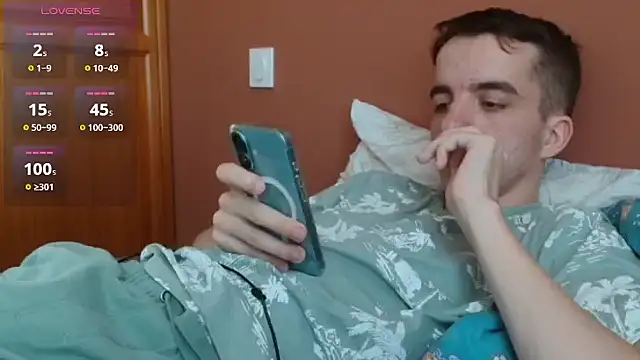 Tombgy07 Show in webcam