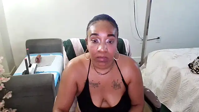 mzpretty444 Show in webcam