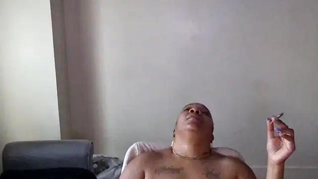 mzpretty444's Webcam Show