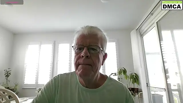 NeoOnSC: διαδικτυακό σόου στην κάμερα