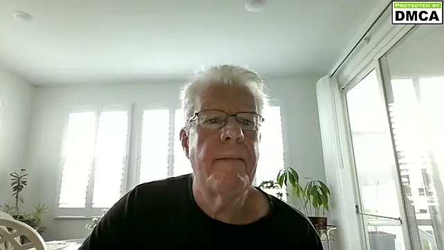 NeoOnSC: διαδικτυακό σόου στην κάμερα