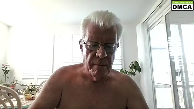 Show modela NeoOnSC na web-kameri