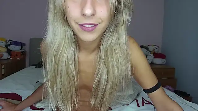 Chiara-2002 Show in webcam