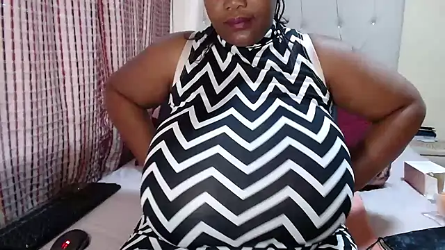 Chatroom XXX en direct de CHOCOLATEDARKBUSTYX