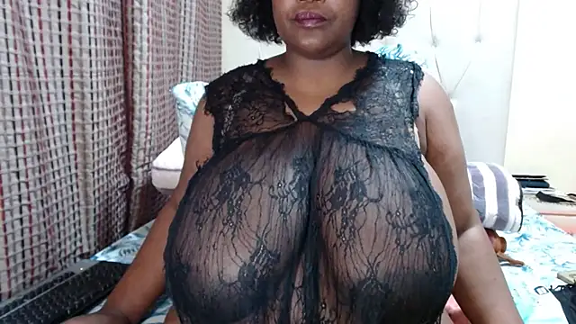 XXX chat uživo modela CHOCOLATEDARKBUSTYX