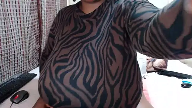 Chat XXX en directo de CHOCOLATEDARKBUSTYX