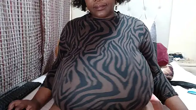 CHOCOLATEDARKBUSTYX's Live XXX Chat