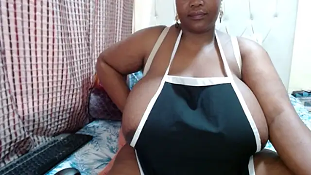 Živý XXX chat CHOCOLATEDARKBUSTYX