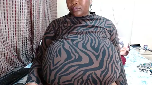 CHOCOLATEDARKBUSTYX's Webcam Show