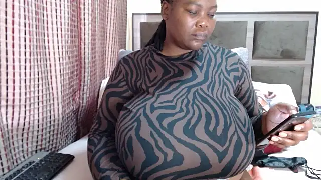 CHOCOLATEDARKBUSTYX's Webcam Show