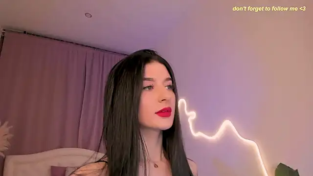 LauraCoy Adlı Modelin Canlı XXX Sohbeti