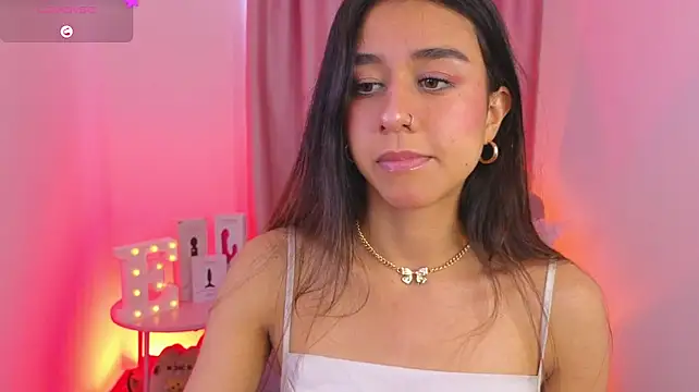 Emiily_Scott1n Webbikameraesitys