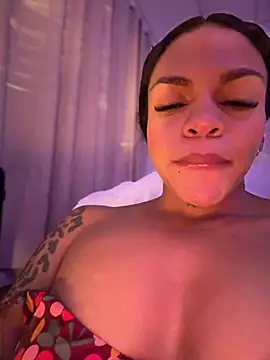 Charly_ Show in webcam