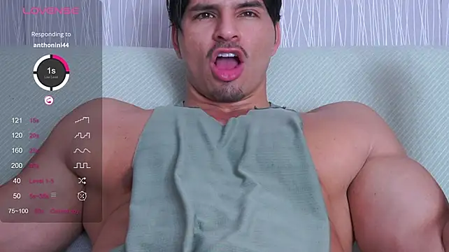 wild_col_ webcam show