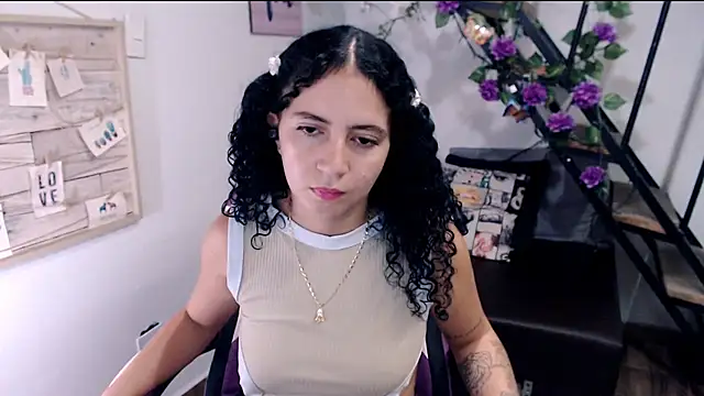 samantha_baby_ Adlı Modelin Canlı XXX Sohbeti