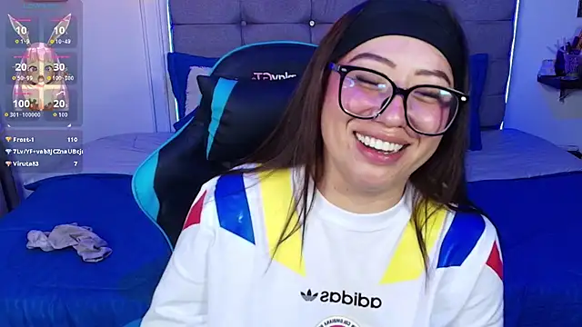 Kata_Bigboobs Adlı Modelin Web Kamerası Şovu