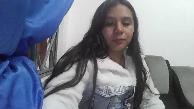 Charis_21's Live XXX Chat