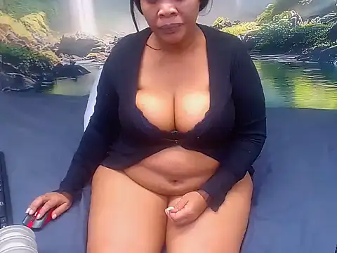 BLACKMILF4U élő XXX-chatje